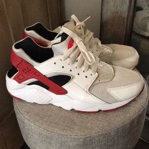 Nike air huarache run, size 7Y, womens 8.5
